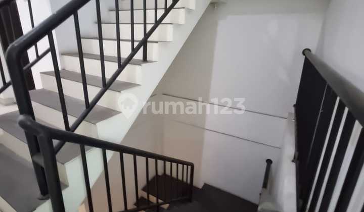 Ruko 3 Lantai di Jalan Raya Jemursari