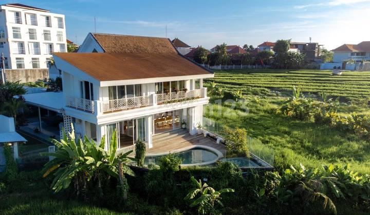Rumah Premium Bali di Jalan Pantai Brawa Rumah Premium Bali di Jalan Pantai Brawa