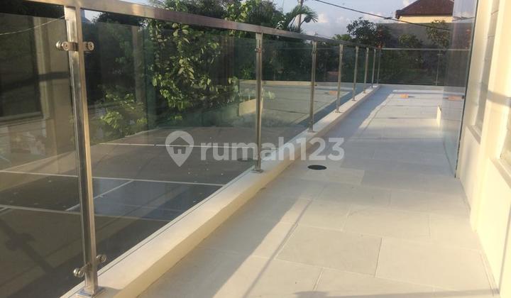 Dijual Villa 3 Bedroom SHM di Kerobokan, Badung 2