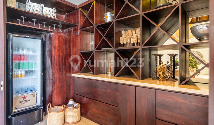 For sale a nice 5br house furnished by SHM in Seminyak, Badung 2