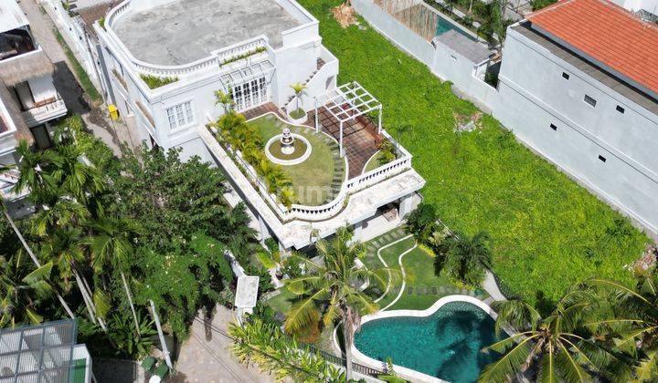 Luxury five bedroom villa with complete facilities for lease in Pererenan 1