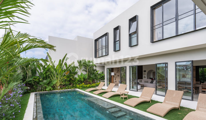Elegant Six Bedroom Villa With Ricefields View For Lease In Umalas