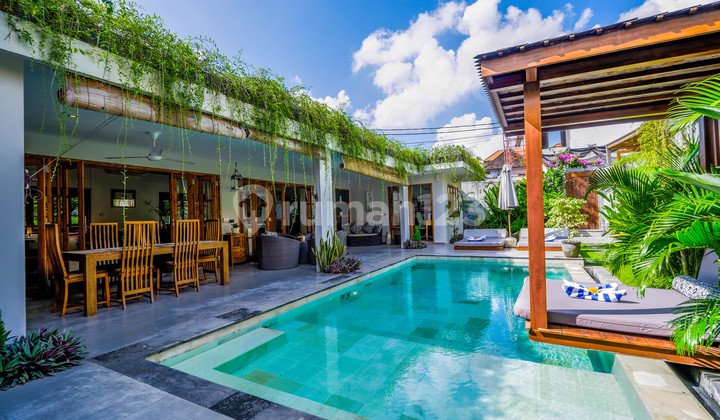 Elegant 3-Bedroom Villa with Private Office for Rent in Canggu  2