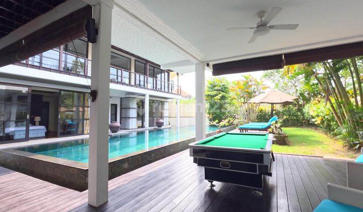 Luxurios Four Bedroom Villa With Complete Amenities For Rent In Jimbaran 1