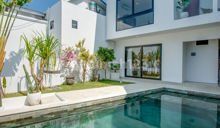 Stylish 3-Bedroom Villa Near Seseh Beach 2