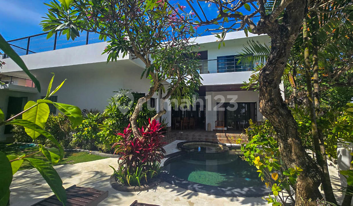 Beachfront Villa Complex for Sale in Nusadua