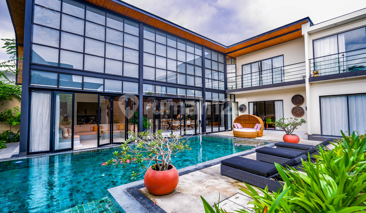 Spacious Luxury 5-Bedroom Villa with Cinema Room in Pererenan Spacious Luxury 5-Bedroom Villa with Cinema Room in Pererenan