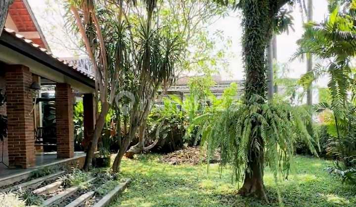 Rumah Bagus Serasa Villa Lokasi Strategis 2