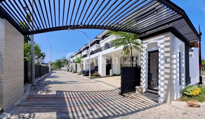 Contemporary Residence One Gate System 2 Floors Near Unimus Semarang 2