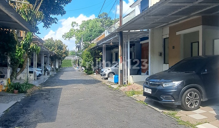 Affordable House in a Prestigious Housing Complex in Salatiga Affordable House in a Prestigious Housing Complex in Salatiga