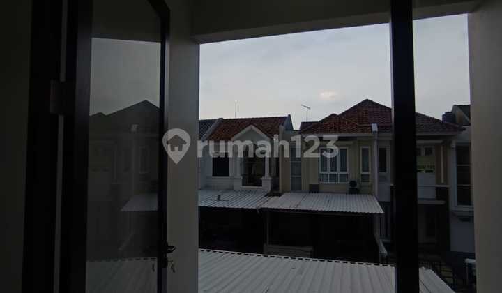 Bebas Banjir, Rumah, 2 Lantai, SHM, Siap Huni, 2