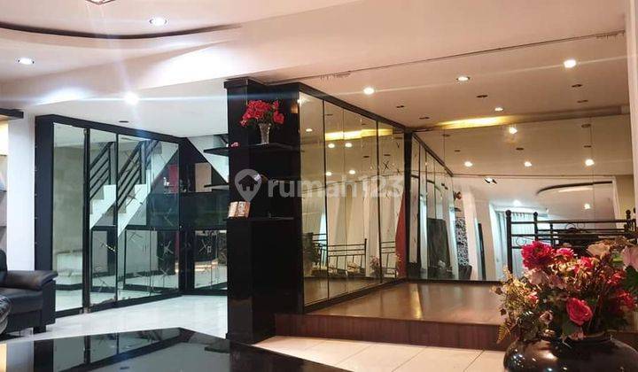 Disewakan Rumah/Kantor/Usaha area Pajajaran sayap Istana Plaza   (3 Lantai Furnish) 1