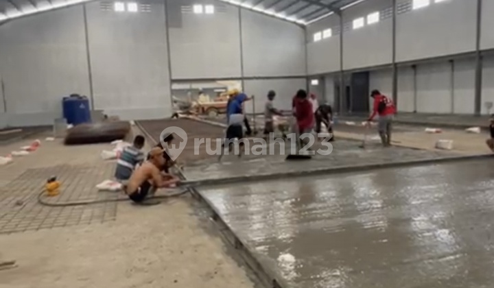 New Warehouse 2900.0 M² in Moch Toha SHM Unfurnished