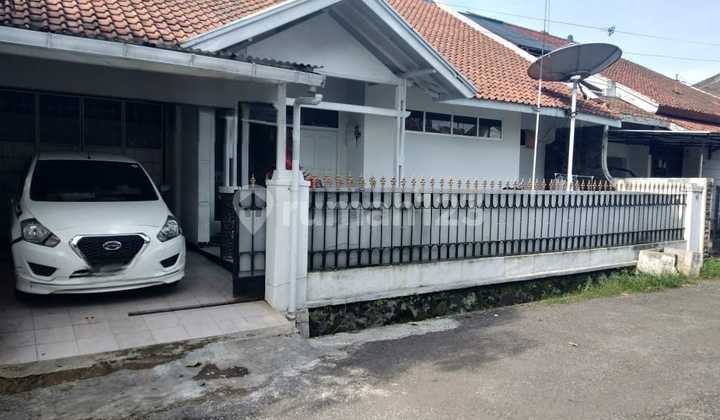 Bisa Dijadikan 2 Rumah ~ Bangunan Rumah Lama dan Terawat@Cijerah Pharmindo