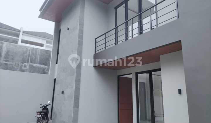 Cocok Untuk Orang Asing Rumah Bagus di Jl. Pd. Hijau Indah, Isola, Kec. Sukasari, Kota Bandung, Jawa Barat, Geger Kalong SHM