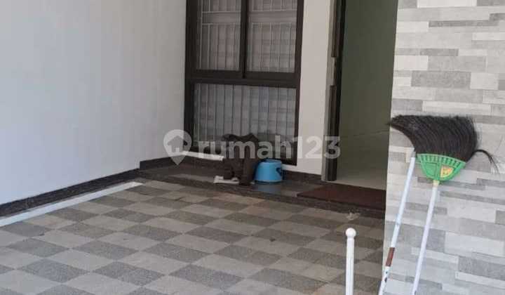 Rumah Bagus 3 Lantai di Sudirman SHM