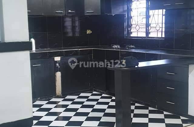 Disewakan Rumah/Kantor/Usaha area Pajajaran sayap Istana Plaza   (3 Lantai Furnish) 2