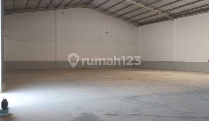 Clean Warehouse Near Pasirkoja Toll Road Clean Warehouse Near Pasirkoja Toll Road