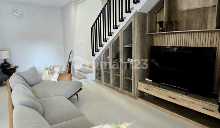 Rumah Bagus di Setra Duta Residence, Jl. Perintis, Sarijadi, Sukasari, Kota Bandung, Jawa Barat, Indonesia, 40151, Setra Duta SHM 2