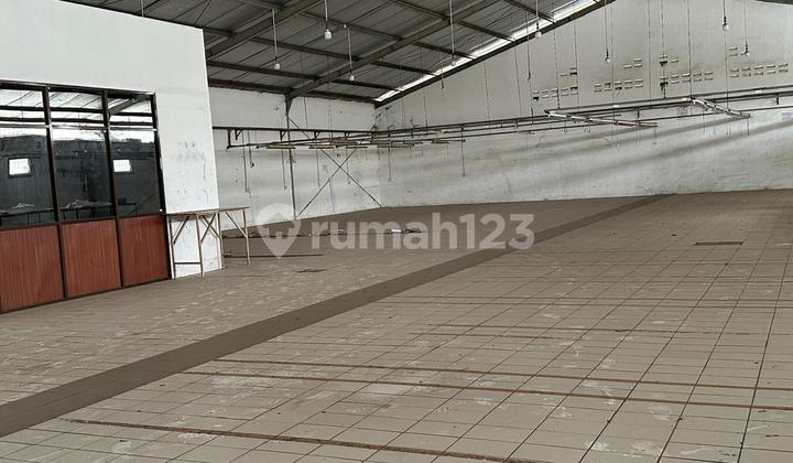 Warehouse in Taman Kopo Indah 2000.0 M² Unfurnished