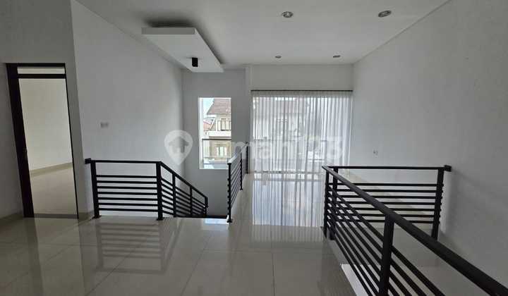 Dekat Akses Tol, Rumah, 2 Lantai, Bebas Banjir, 2