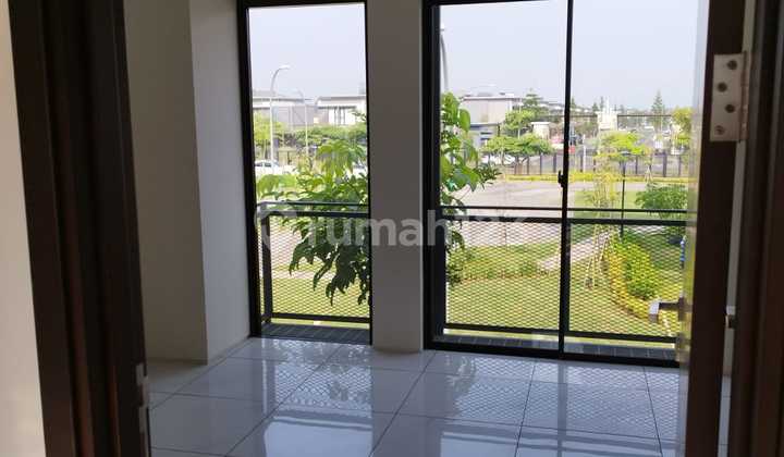 Tatar Taru Depan Taman Besar Lokasi Keren 2