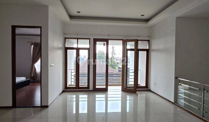 Cocok Untuk Experariat Atau Orang Asing Rumah 2 Lantai Semi Furnished Di Setra Duta 1