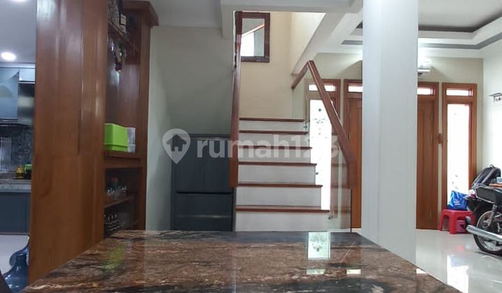 Rumah Bagus 2 Lantai Di Duren Sawit SHM Hadap Timur 