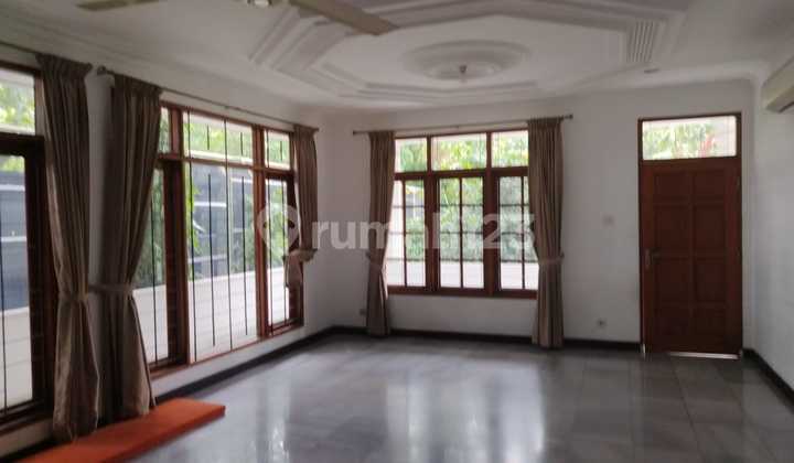 Nice House in Patra Kuningan SHM with Swimming Pool Can Be Rented as an Office Nice House in Patra Kuningan SHM with Swimming Pool Can Be Rented as an Office