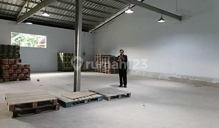 Good Warehouse in Penggilingan 1300.0 m² with Office and Mess. Good Warehouse in Penggilingan 1300.0 m² with Office and Mess.