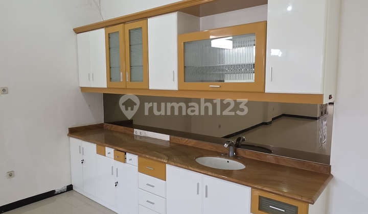 FOR SALE 3-STORY SHOPHOUSE IN STRATEGIC AREA TDM KUPANG CITY NTT 2