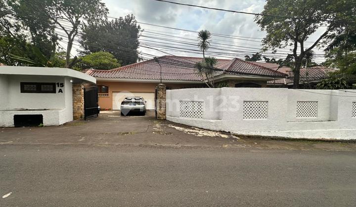 Rumah Diseewa Ada Kolam Renang dengan 3 Kamar di Cilandak, Jaksel Rumah Diseewa Ada Kolam Renang dengan 3 Kamar di Cilandak, Jaksel