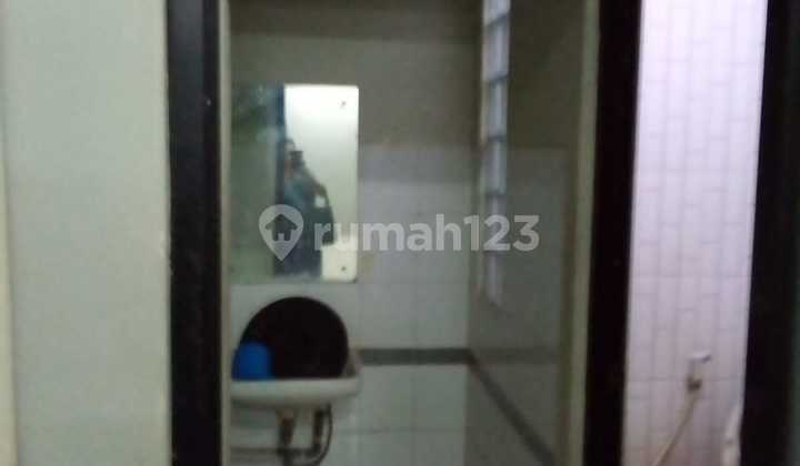 2 Shophouses for Rent, 3.5 Floors Building in Senayan, South Jakarta 2