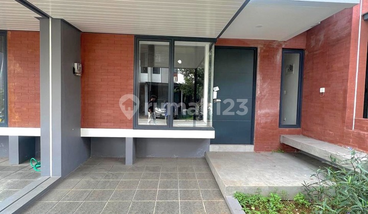 Rumah Hadap Selatan Semi Furnished One Gate System di BSD Tangsel