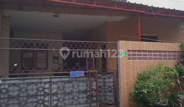 Kost with 9 Rooms, SHM Certificate, 1 Car Garage, Strategically Located in Gandaria 1