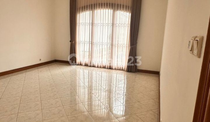 Rumah Diseewa Ada Kolam Renang dengan 3 Kamar di Cilandak, Jaksel 2
