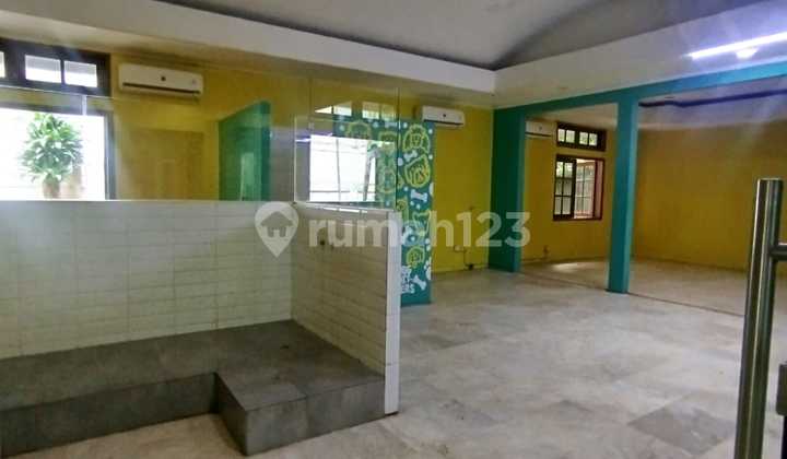 Rumah Luas dengan 5 Kamar, bisa untuk Lahan Usaha, Kemang, Jaksel 2