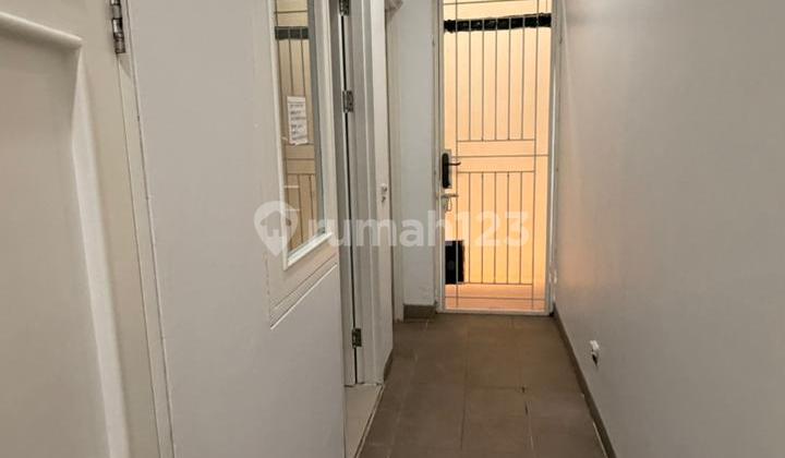 House with Smart Door Lock near Summarecon Mall, Tangerang 2