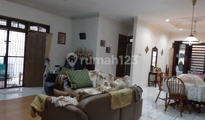 East-Facing House with Front Garden and Backyard in South Jakarta 2