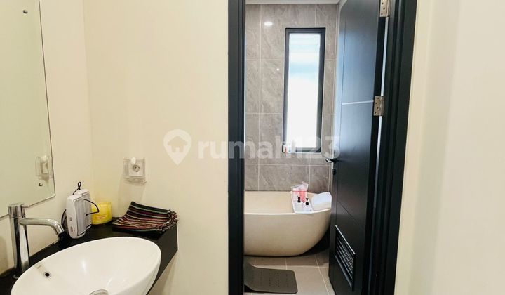 Rumah Free Lemari dan Kitchen Set Siap Huni di Summarecon Serpong 2