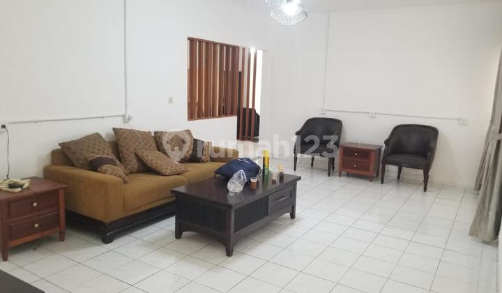 Rumah 5 Kamar dengan Teras dan Taman di Cilandak, Jaksel Rumah 5 Kamar dengan Teras dan Taman di Cilandak, Jaksel