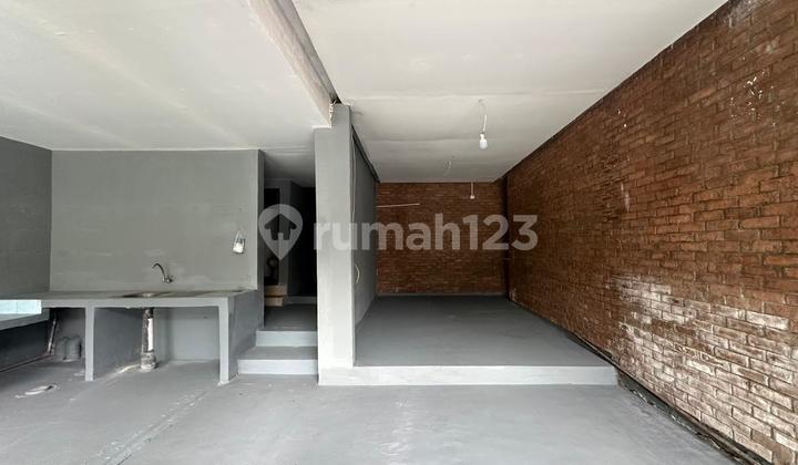 Ruko dengan Lahan Parkir Luas Dekat Tol & Perkantoran Simatupang