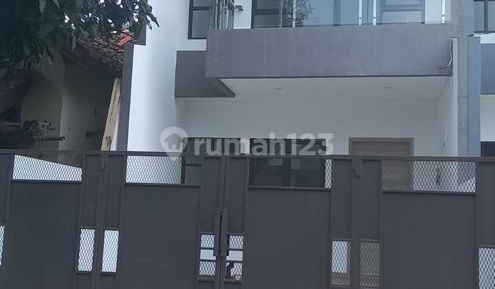 Rumah Siap Huni Unfurnished 2 Lantai Turun Harga di Serpong Utara