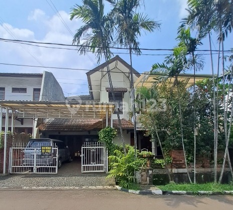 Luxury 6-Bedroom House with Free AC in Pasar Minggu, South Jakarta 2
