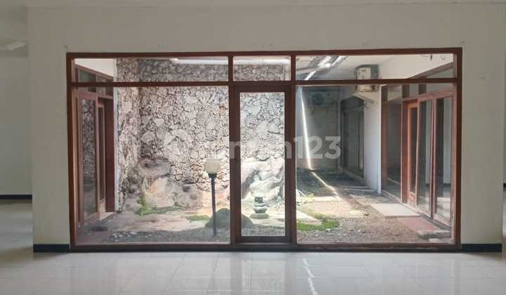 Rumah dengan Kolam Renang di Kemang Raya, Mampang, Jaksel 2