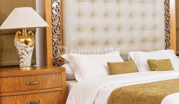 Rumah dengan Kitchen Indoor dan Outdoor di Pasar Minggu, Jaksel