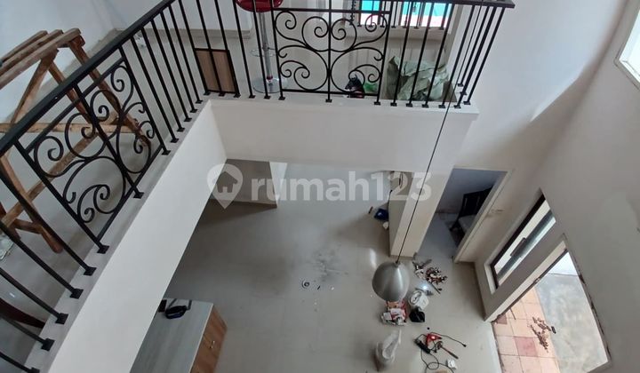 Rumah SHM Semi Furnished AC 5 Unit dengan Private Pool di Kemang