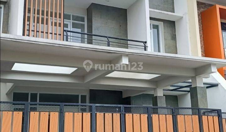 Rumah 2 Lantai Modern Siap Huni di Graha Raya Tangerang Selatan  1