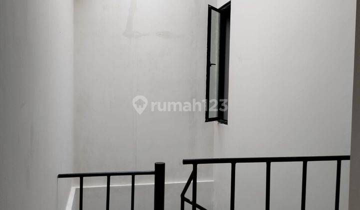 Rumah 2 Lantai Baru Unfurnished SHM di BSD Nusaloka, Tangerang 2