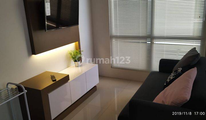 ruang keluarga apartemen breeze tower bintaro jaya